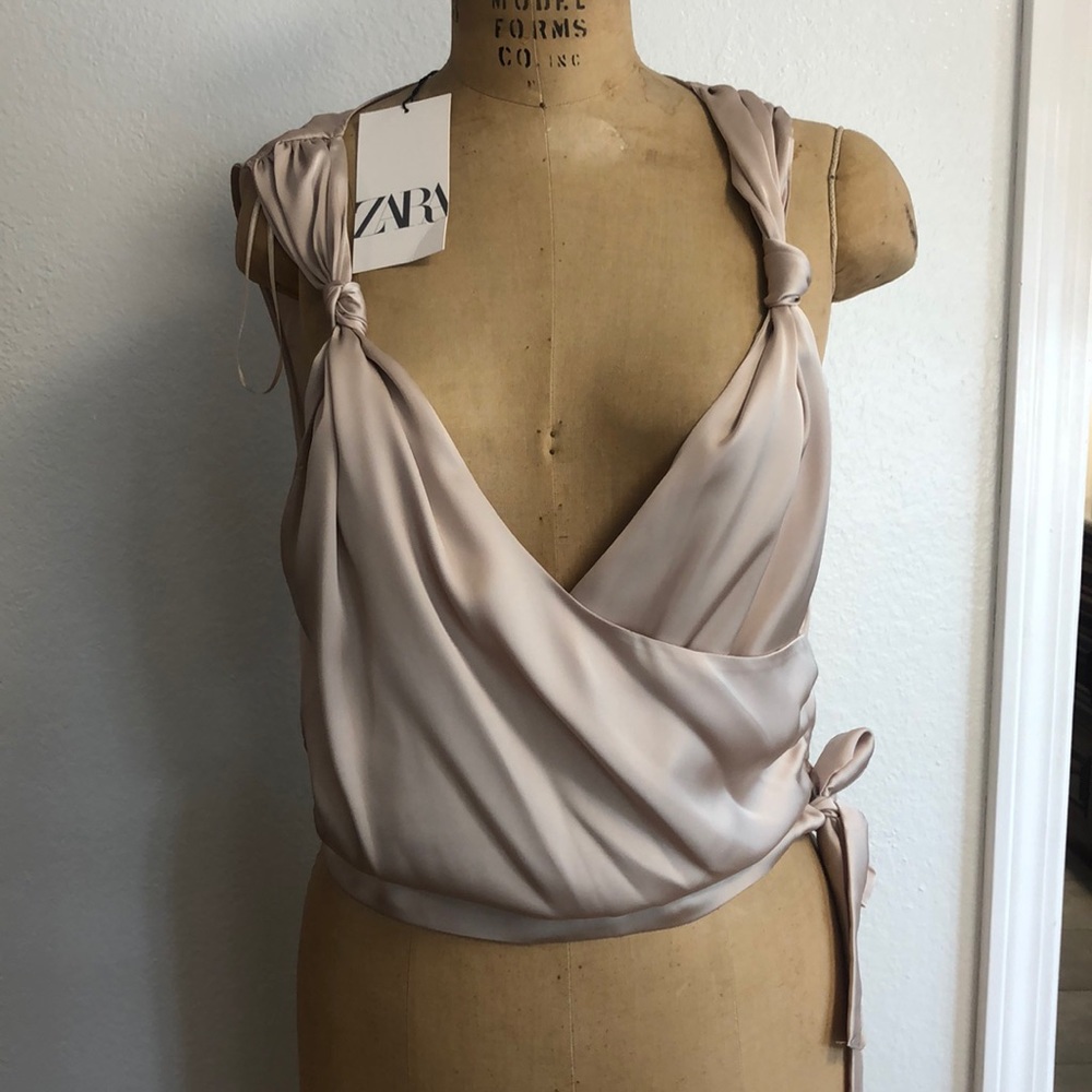 New with tags. Zara top